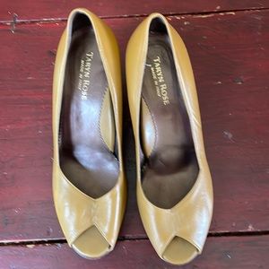 Taryn Rose.  Hardly ever worn. Size 38 1/2 (8 1/2) US